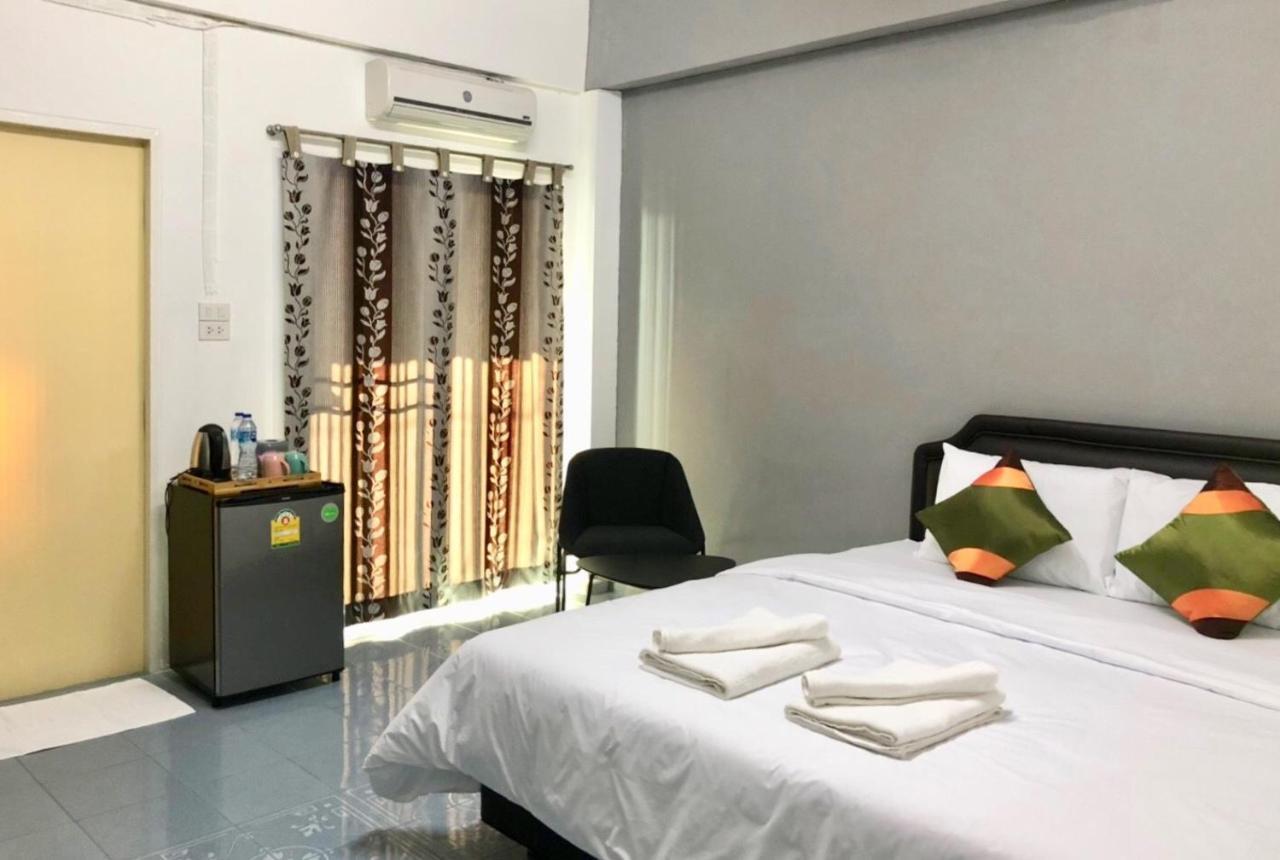Oblique Apartment - ออฟบลิค อพาร์ทเมนท์ Nonthaburi Dış mekan fotoğraf
